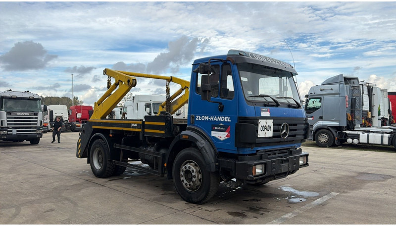 Mercedes-Benz SK 1831 (LAMES / STEEL SUSP. / V6 / BOITE MANUELLE / GRANT PONT / BIG AXLE) - Container transporter/ Swap body truck, Crane truck: picture 5 Mercedes-Benz SK 1831 (LAMES / STEEL SUSP. / V6 / BOITE MANUELLE / GRANT PONT / BIG AXLE) - Container transporter/ Swap body truck, Crane truck: picture 5