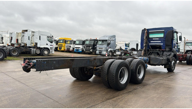 Renault Kerax 385 (POMPE MANUELLE / BOITE MANUELLE / LAMES / STEEL SUSP.) - Cab chassis truck: picture 4 Renault Kerax 385 (POMPE MANUELLE / BOITE MANUELLE / LAMES / STEEL SUSP.) - Cab chassis truck: picture 4