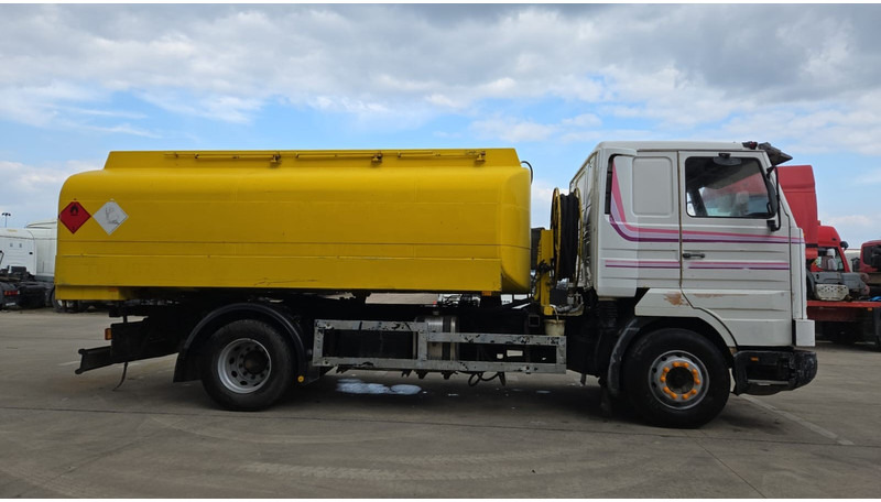 Scania 113-360 (13500L / POMPE MANUELLE / MANUAL PUMP / TOP CONDITION / WITH PUMP + COUNTER !!) - Tank truck: picture 4 Scania 113-360 (13500L / POMPE MANUELLE / MANUAL PUMP / TOP CONDITION / WITH PUMP + COUNTER !!) - Tank truck: picture 4
