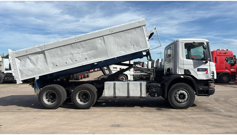 Scania 94 - 260 (BOITE MANUELLE / LAMES / STEEL SUSP. / 6X4 / MANUAL GEARBOX) - Tipper: picture 3 Scania 94 - 260 (BOITE MANUELLE / LAMES / STEEL SUSP. / 6X4 / MANUAL GEARBOX) - Tipper: picture 3