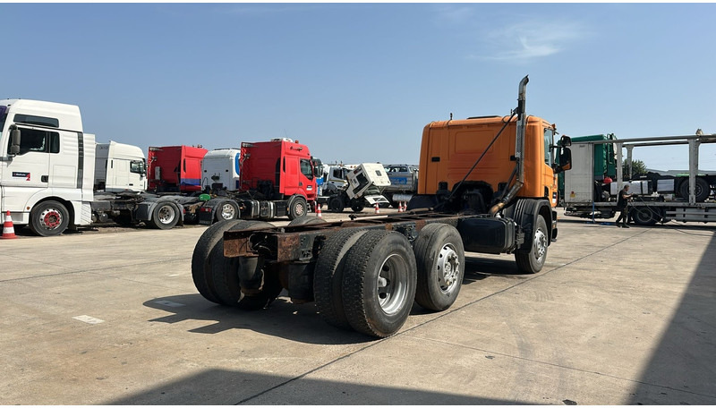 Scania 94 G (MANUAL PUMP / POMPE MANUELLE / BOITE MANUELLE / MANUAL GEARBOX) - Cab chassis truck: picture 4 Scania 94 G (MANUAL PUMP / POMPE MANUELLE / BOITE MANUELLE / MANUAL GEARBOX) - Cab chassis truck: picture 4