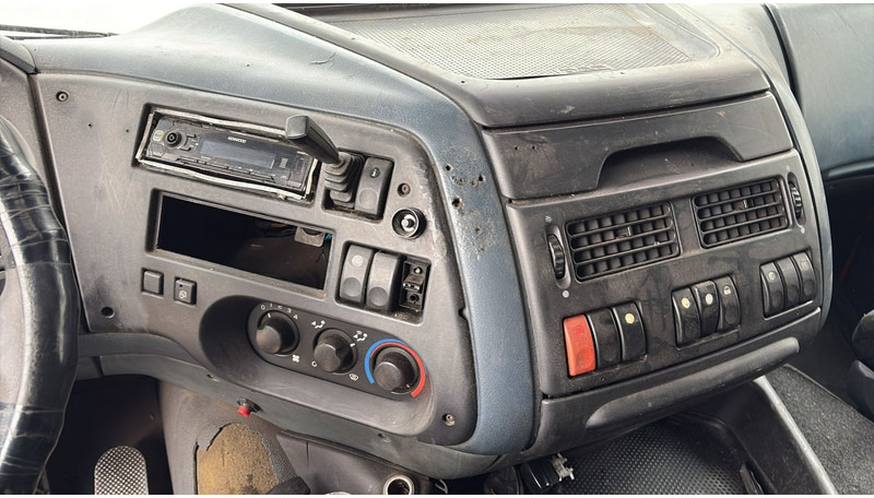 Tractor unit DAF 95 XF 430 (EURO 3 / BOITE MANUELLE / MANUAL GEARBOX): picture 18