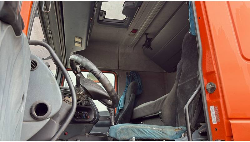 Tractor unit DAF 95 XF 430 (EURO 3 / BOITE MANUELLE / MANUAL GEARBOX): picture 17