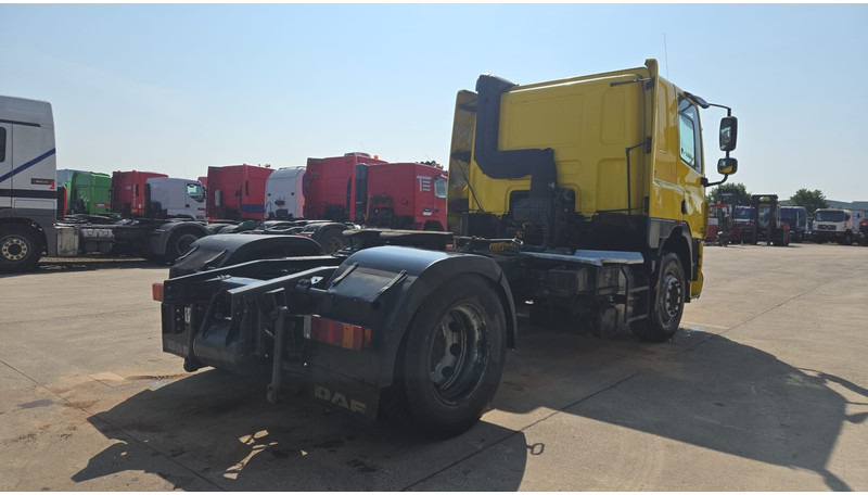 DAF CF 85.410 (LOW CABIN / BOITE MANUELLE / MANUAL GEARBOX / GOOD CONDITION / AIRCO) - Tractor unit: picture 5 DAF CF 85.410 (LOW CABIN / BOITE MANUELLE / MANUAL GEARBOX / GOOD CONDITION / AIRCO) - Tractor unit: picture 5