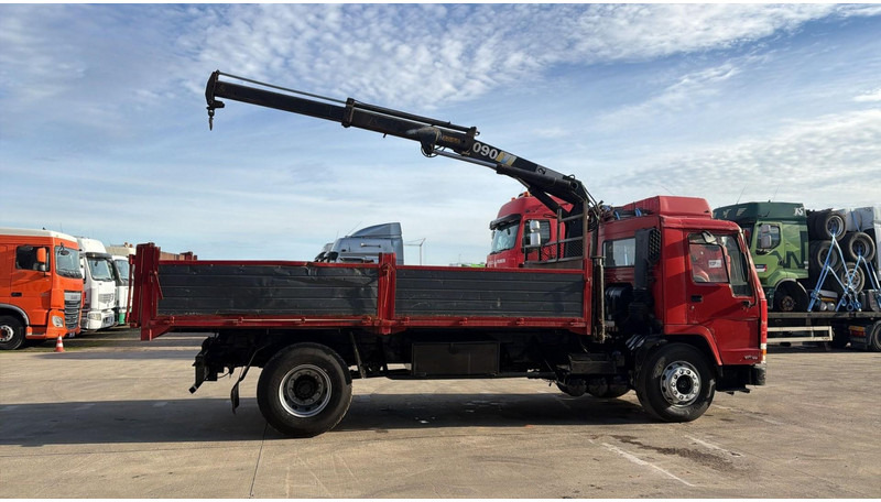 Volvo FL 10 - 320 (MANUAL PUMP / STEEL SUSP. / CRANE / LAMES / POMPE MANUELLE) - Dropside/ Flatbed truck, Crane truck: picture 4 Volvo FL 10 - 320 (MANUAL PUMP / STEEL SUSP. / CRANE / LAMES / POMPE MANUELLE) - Dropside/ Flatbed truck, Crane truck: picture 4