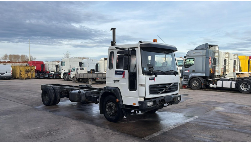Volvo FL 220 (BELGIAN TRUCK / CAMION BELGE / MANUAL GEARBOX) - Cab chassis truck: picture 3 Volvo FL 220 (BELGIAN TRUCK / CAMION BELGE / MANUAL GEARBOX) - Cab chassis truck: picture 3