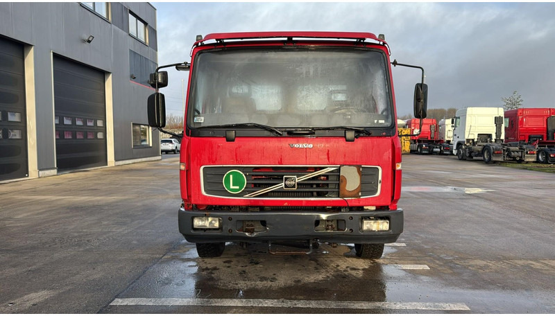 Volvo FL 220 (MANUAL GEARBOX / BOITE MANUELLE) - Cab chassis truck: picture 2 Volvo FL 220 (MANUAL GEARBOX / BOITE MANUELLE) - Cab chassis truck: picture 2