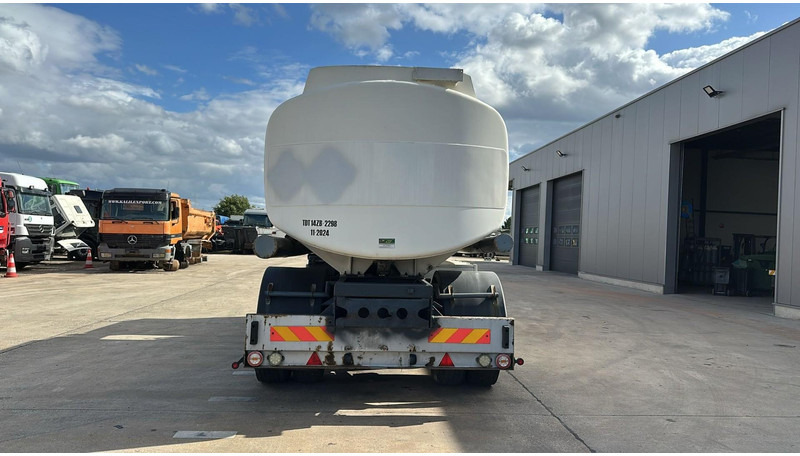 Volvo FL 6-18 (12400 LITERS / 3 COMPARTIMENTS / EURO 2 / STEEL SUSP. / LAMES) - Tank truck: picture 5 Volvo FL 6-18 (12400 LITERS / 3 COMPARTIMENTS / EURO 2 / STEEL SUSP. / LAMES) - Tank truck: picture 5