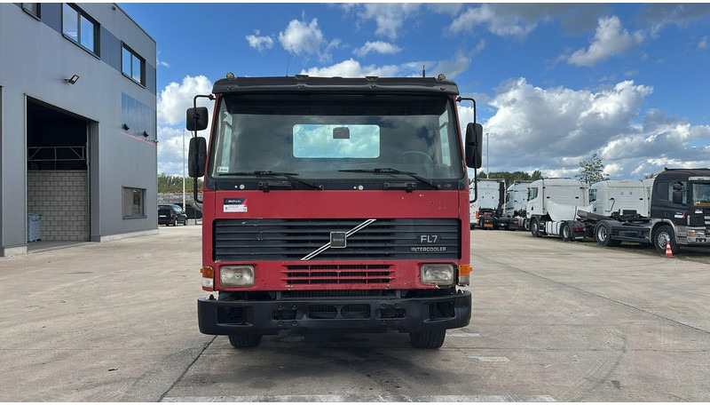Volvo FL 7 - 260 (6X4 / LAMES / POMPE MANUELLE / MANUAL PUMP / STEEL SUSP.) - Cab chassis truck: picture 4 Volvo FL 7 - 260 (6X4 / LAMES / POMPE MANUELLE / MANUAL PUMP / STEEL SUSP.) - Cab chassis truck: picture 4