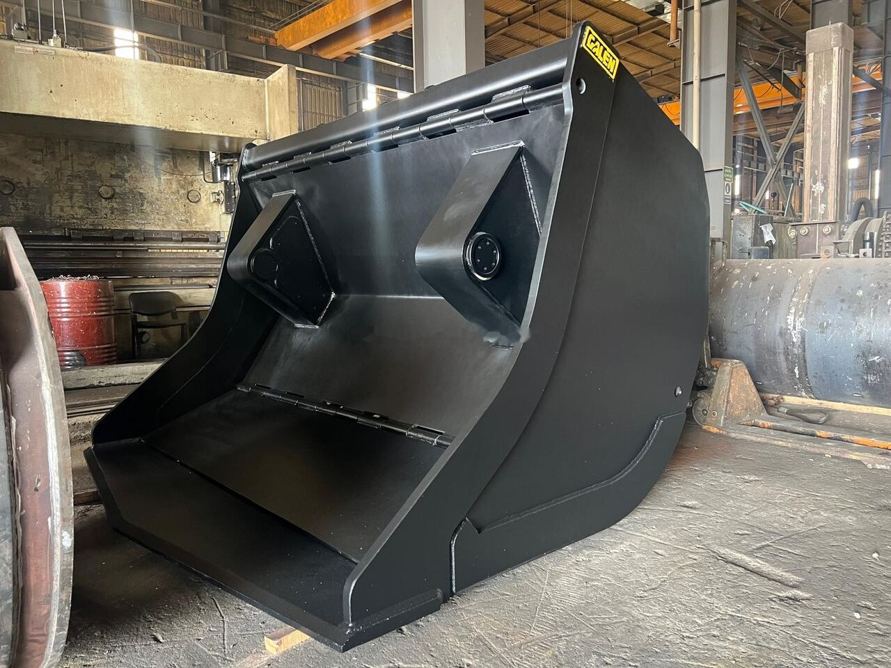 Epiroc Scooptram ST14 Push Blade Bucket - Excavator bucket: picture 1 Epiroc Scooptram ST14 Push Blade Bucket - Excavator bucket: picture 1
