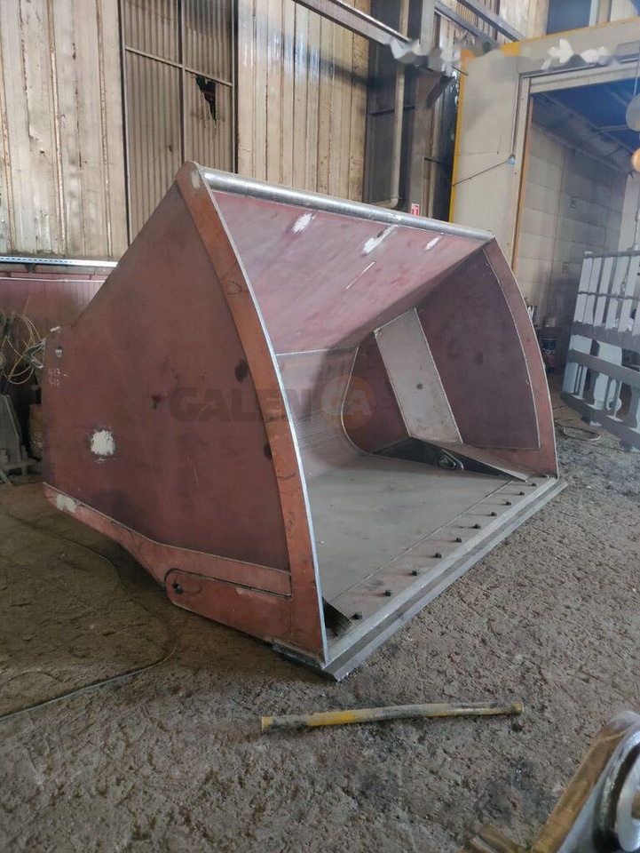 Galen High Dump Bucket - Loader bucket: picture 2 Galen High Dump Bucket - Loader bucket: picture 2