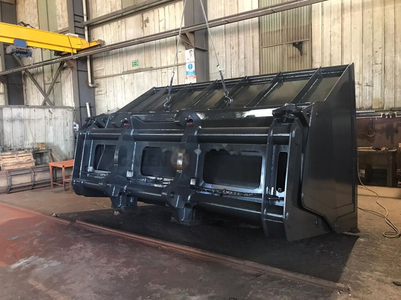 Galen High Dump Bucket - Loader bucket: picture 1 Galen High Dump Bucket - Loader bucket: picture 1