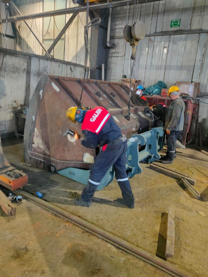 Galen High Dump Bucket - Loader bucket: picture 4 Galen High Dump Bucket - Loader bucket: picture 4