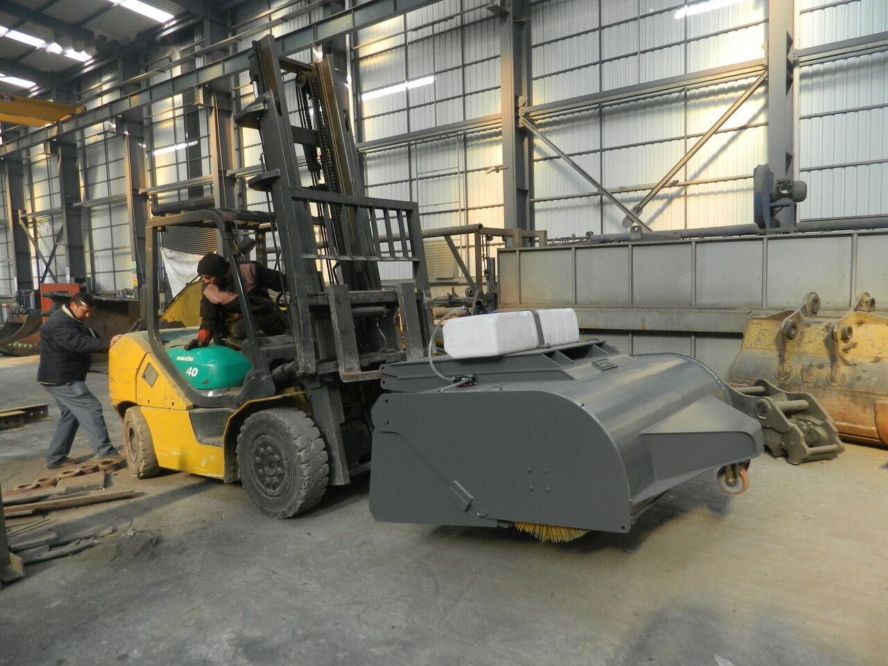 Galen New - Broom: picture 1 Galen New - Broom: picture 1