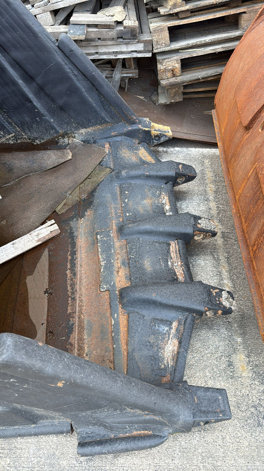 HITACHI ZX520/530 Cheap Second Hand Bucket - Excavator bucket: picture 3 HITACHI ZX520/530 Cheap Second Hand Bucket - Excavator bucket: picture 3