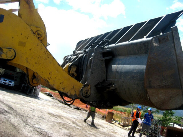 Komatsu HIGH DUMPING BUCKET - Loader bucket: picture 1 Komatsu HIGH DUMPING BUCKET - Loader bucket: picture 1