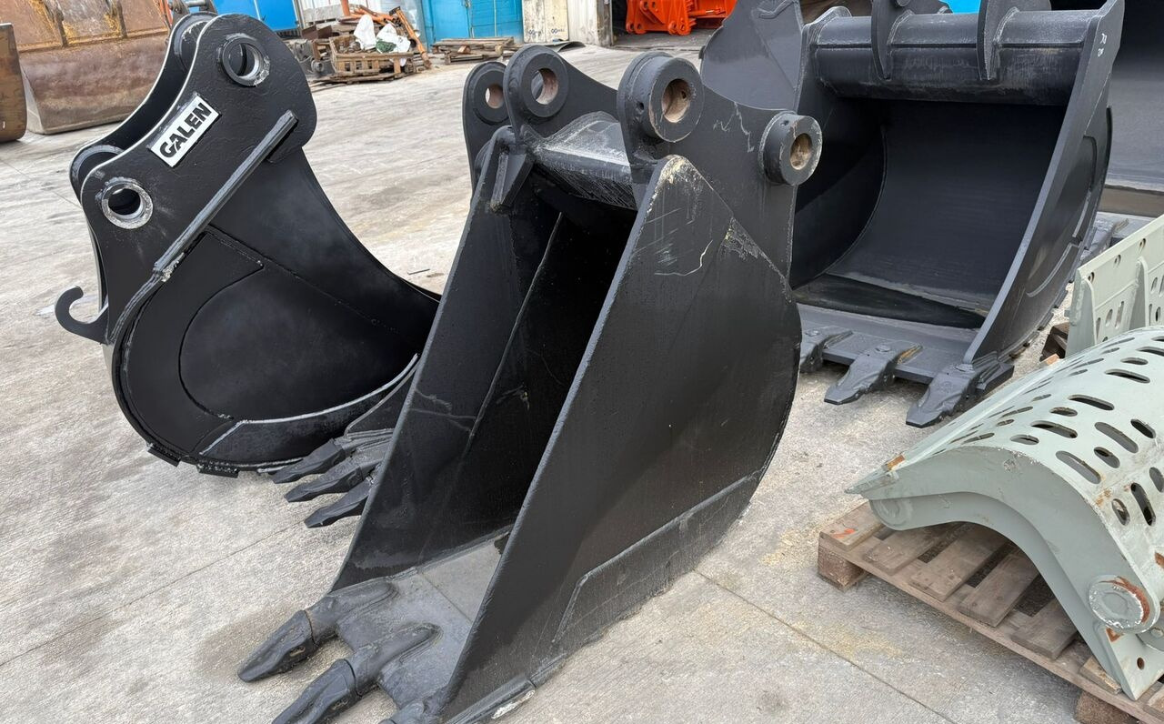 Komatsu PC200 Channel Bucket - Excavator bucket: picture 3 Komatsu PC200 Channel Bucket - Excavator bucket: picture 3