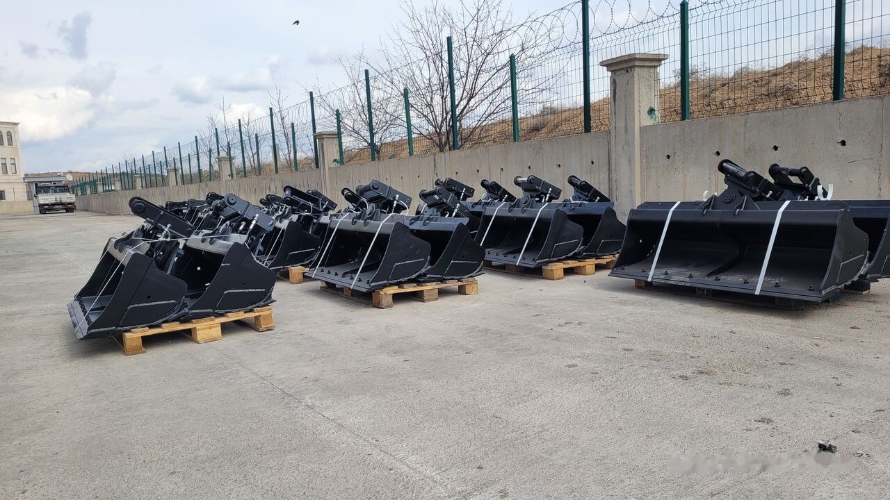 Takeuchi Digging/Grading Bucket Manufacturing - Excavator bucket: picture 1 Takeuchi Digging/Grading Bucket Manufacturing - Excavator bucket: picture 1