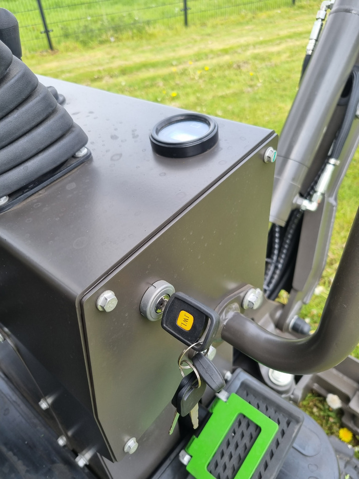 New Mini excavator WCM CTX8010: picture 6 New Mini excavator WCM CTX8010: picture 6