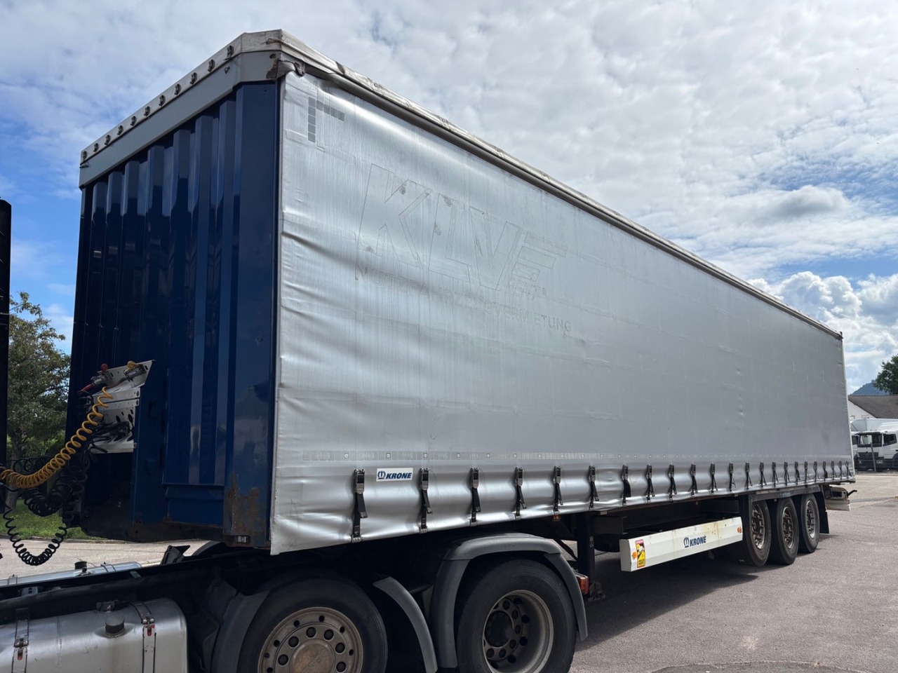 Krone SD, Edscha, Liftachse, TÜV 05/26 - Curtainsider semi-trailer: picture 1 Krone SD, Edscha, Liftachse, TÜV 05/26 - Curtainsider semi-trailer: picture 1