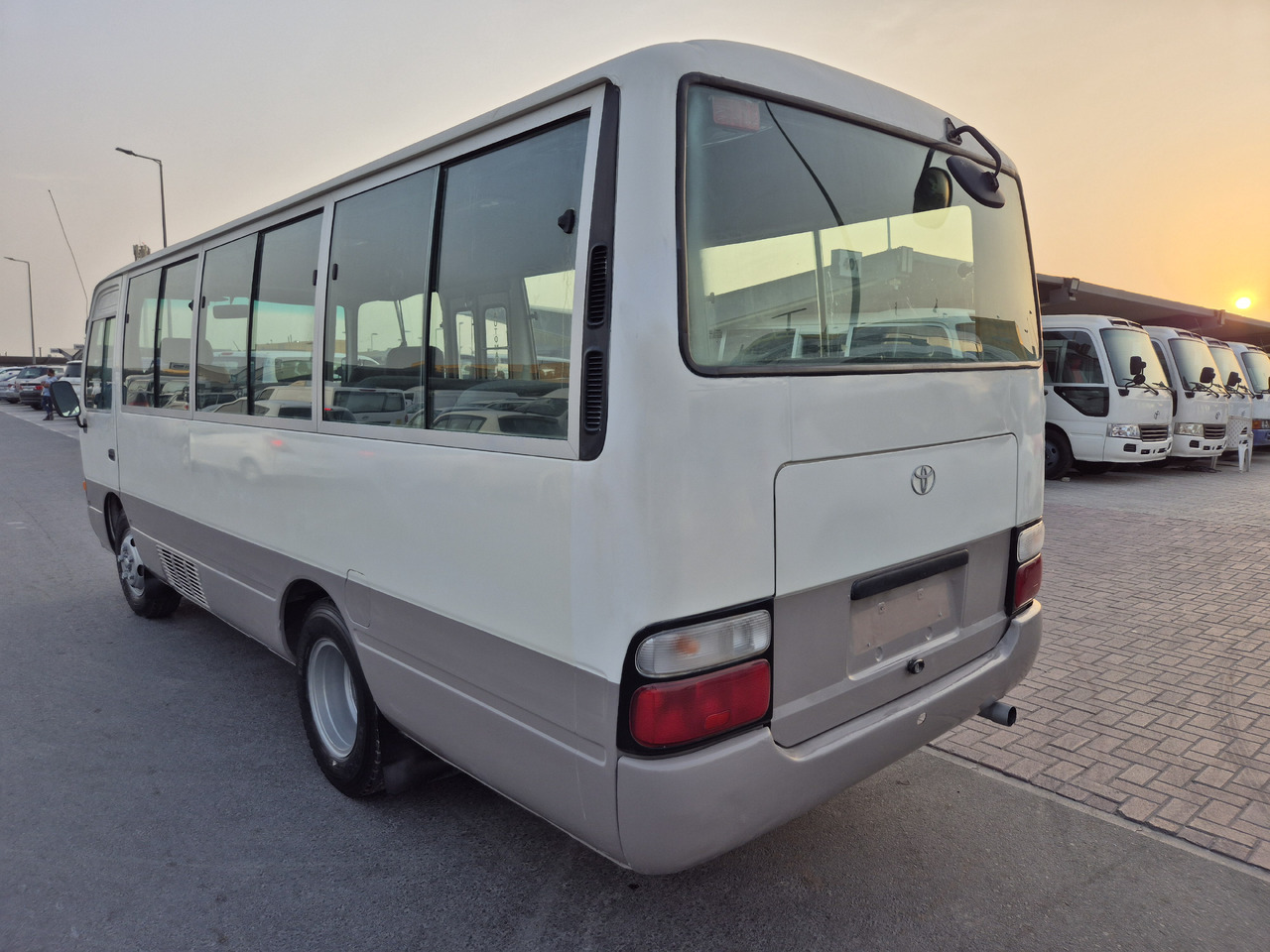 TOYOTA Coaster ... Nos bus -Originaires TOYOTA ...pas Chinois... T72 ... - Minibus, Passenger van: picture 3 TOYOTA Coaster ... Nos bus -Originaires TOYOTA ...pas Chinois... T72 ... - Minibus, Passenger van: picture 3