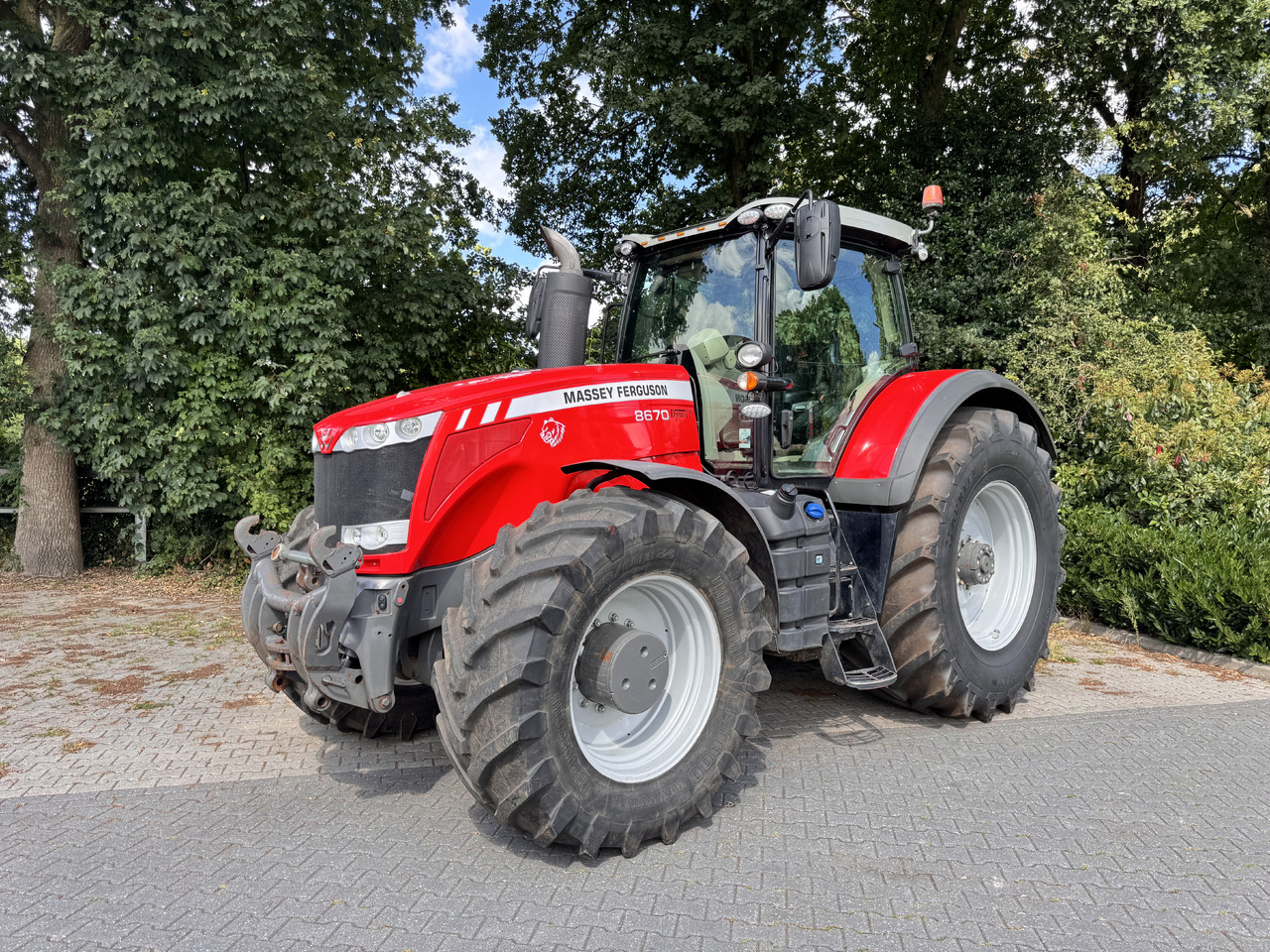 MASSEY FERGUSON 8670 Dyna-VT - Farm tractor: picture 1 MASSEY FERGUSON 8670 Dyna-VT - Farm tractor: picture 1