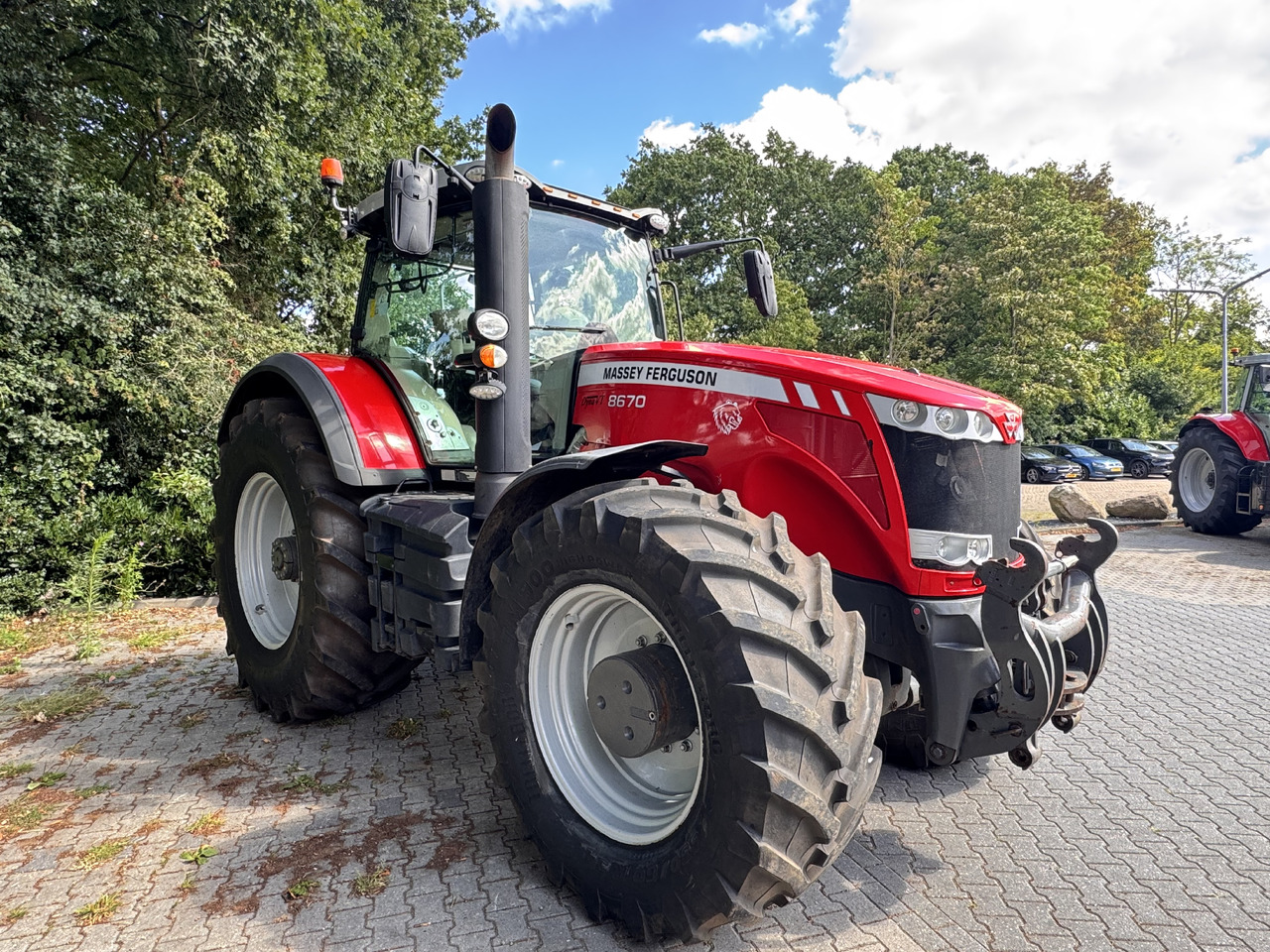 MASSEY FERGUSON 8670 Dyna-VT - Farm tractor: picture 2 MASSEY FERGUSON 8670 Dyna-VT - Farm tractor: picture 2