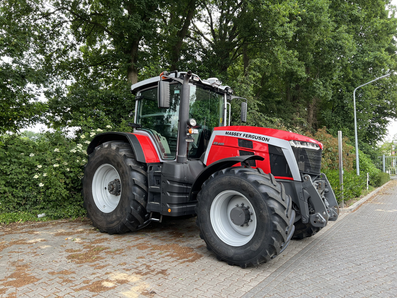 Massey Ferguson 8S.225 Dyne E-power - Farm tractor: picture 3 Massey Ferguson 8S.225 Dyne E-power - Farm tractor: picture 3