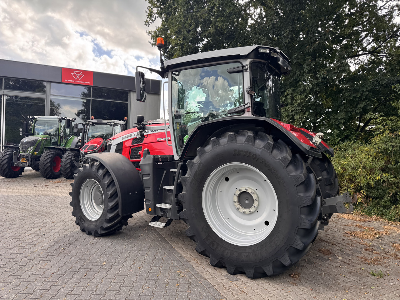 Massey Ferguson 8s.205 Dyna7 Exclusive - Farm tractor: picture 3 Massey Ferguson 8s.205 Dyna7 Exclusive - Farm tractor: picture 3