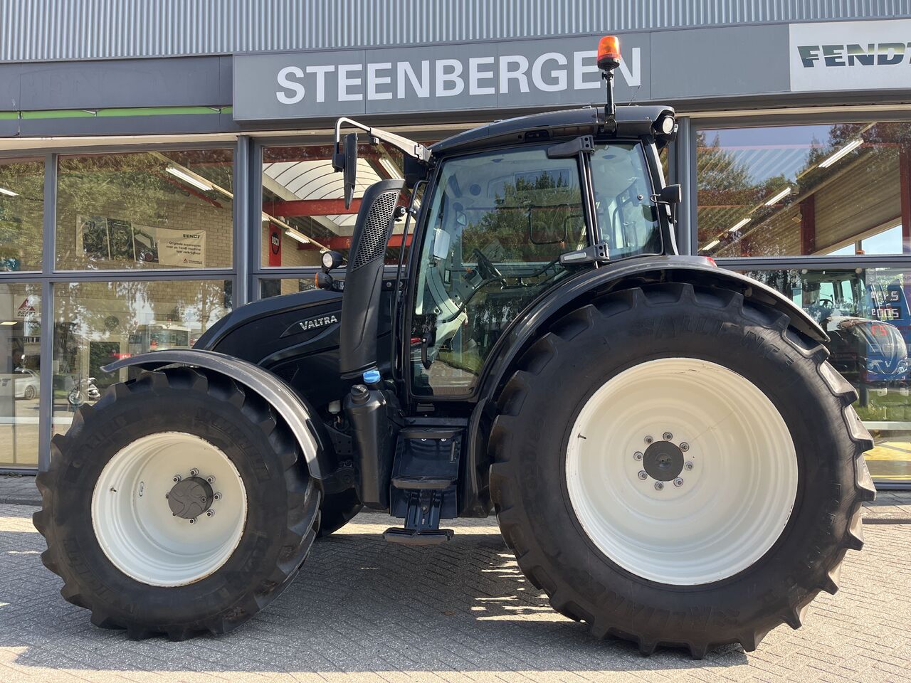 VALTRA N174 ACTIVE - Farm tractor: picture 3 VALTRA N174 ACTIVE - Farm tractor: picture 3