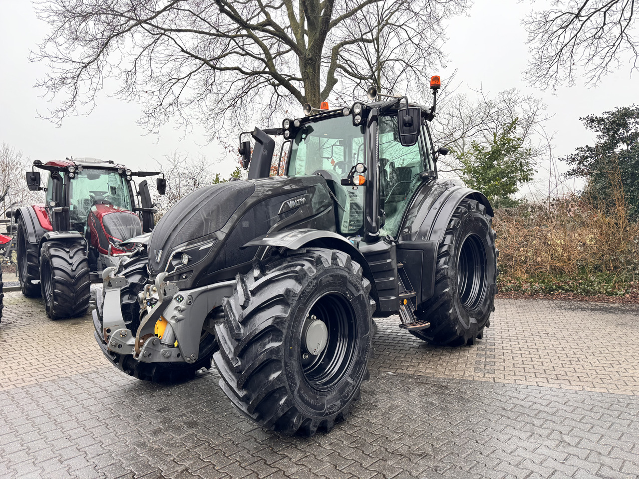 VALTRA T174 VERSU - Farm tractor: picture 1 VALTRA T174 VERSU - Farm tractor: picture 1