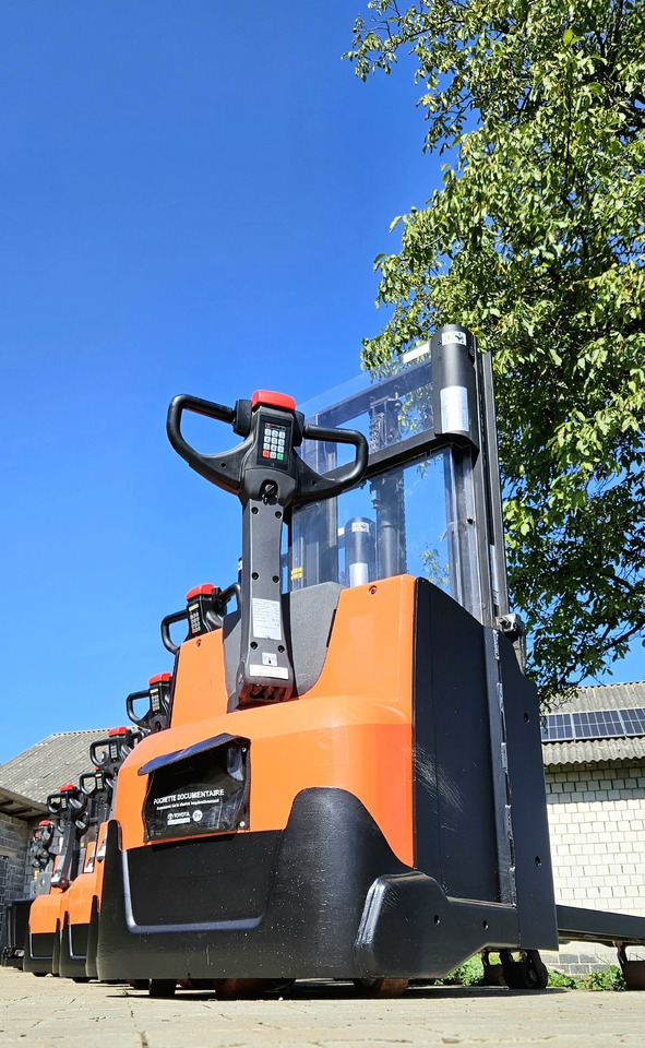 Toyota SWE 200D - Stacker: picture 5 Toyota SWE 200D - Stacker: picture 5