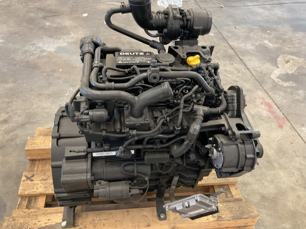DEUTZ TCD 3.6L4, brand new diesel engine (2) - Engine: picture 5 DEUTZ TCD 3.6L4, brand new diesel engine (2) - Engine: picture 5