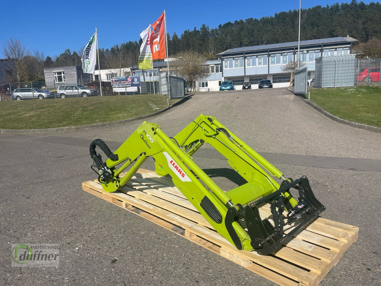 CLAAS FL 100 - Front loader for tractor: picture 1 CLAAS FL 100 - Front loader for tractor: picture 1