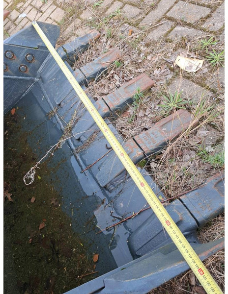 Hyundai Excavator Digging Bucket 140, 61K4-30701 - Bucket for Construction machinery: picture 3 Hyundai Excavator Digging Bucket 140, 61K4-30701 - Bucket for Construction machinery: picture 3