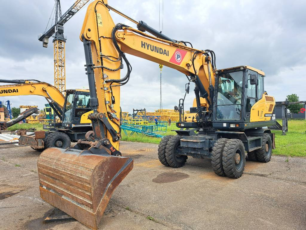 Hyundai HW160 - Wheel excavator: picture 1 Hyundai HW160 - Wheel excavator: picture 1