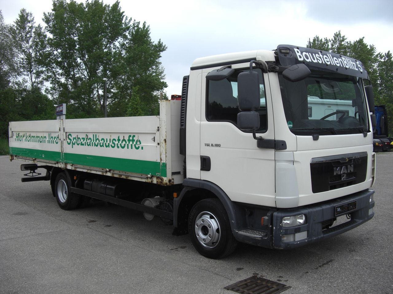 MAN 8180L - Dropside/ Flatbed truck: picture 2 MAN 8180L - Dropside/ Flatbed truck: picture 2