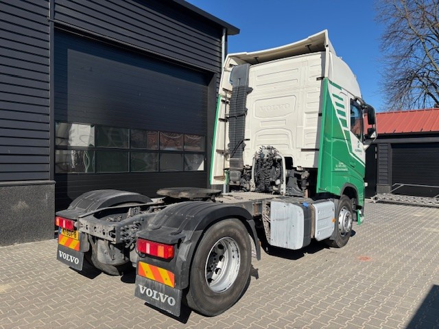 Volvo FH460 euro 6, 4x2t Globetrotter PTO - Tractor unit: picture 3 Volvo FH460 euro 6, 4x2t Globetrotter PTO - Tractor unit: picture 3