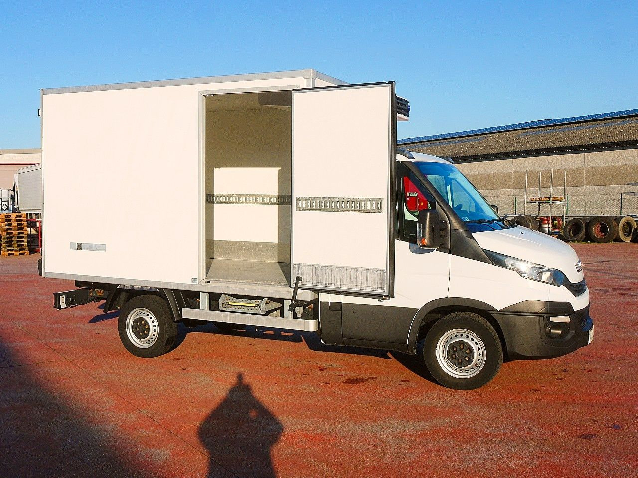 Iveco 35S14 DAILY KUHLKOFFER CARRIER XARIOS 350 -29C - Refrigerated van: picture 3 Iveco 35S14 DAILY KUHLKOFFER CARRIER XARIOS 350 -29C - Refrigerated van: picture 3