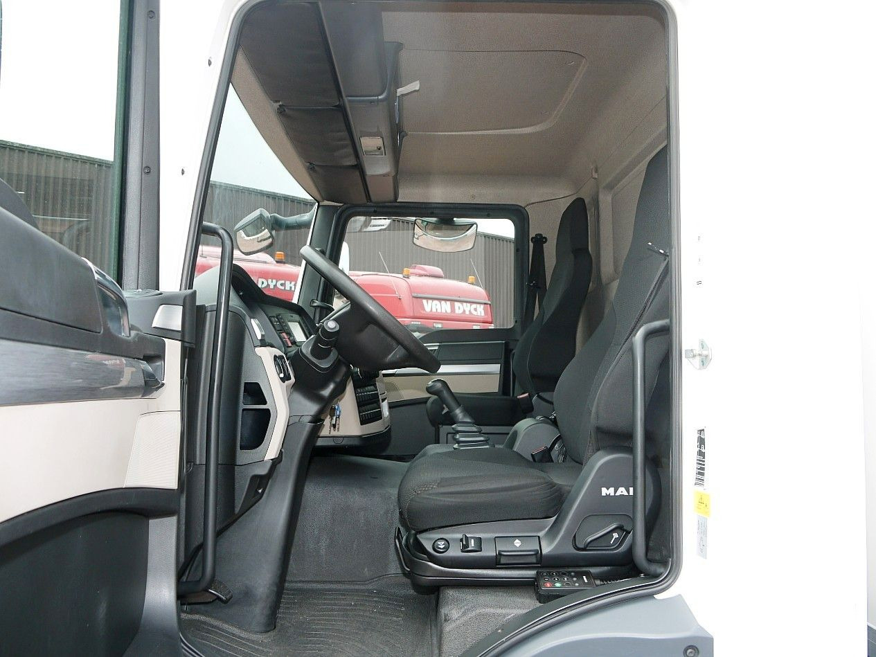 Refrigerator truck MAN TGM 18.250 KUHLKOFFER THERMOKING V800 MT A/C: picture 11 Refrigerator truck MAN TGM 18.250 KUHLKOFFER THERMOKING V800 MT A/C: picture 11