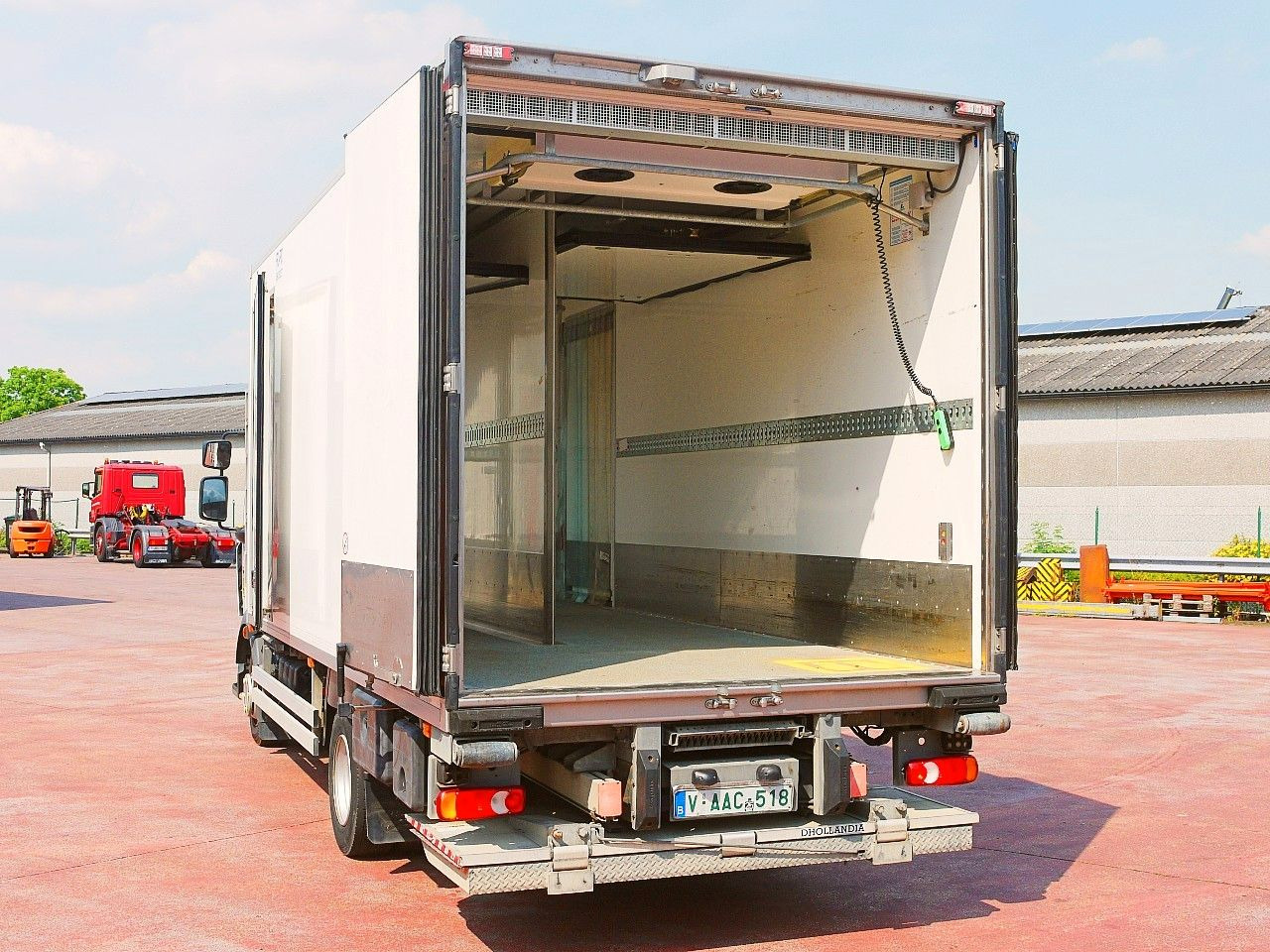 Refrigerator truck Renault D 10.210 KUHLKOFFER CARRIER SUPRA 1150 MT: picture 8