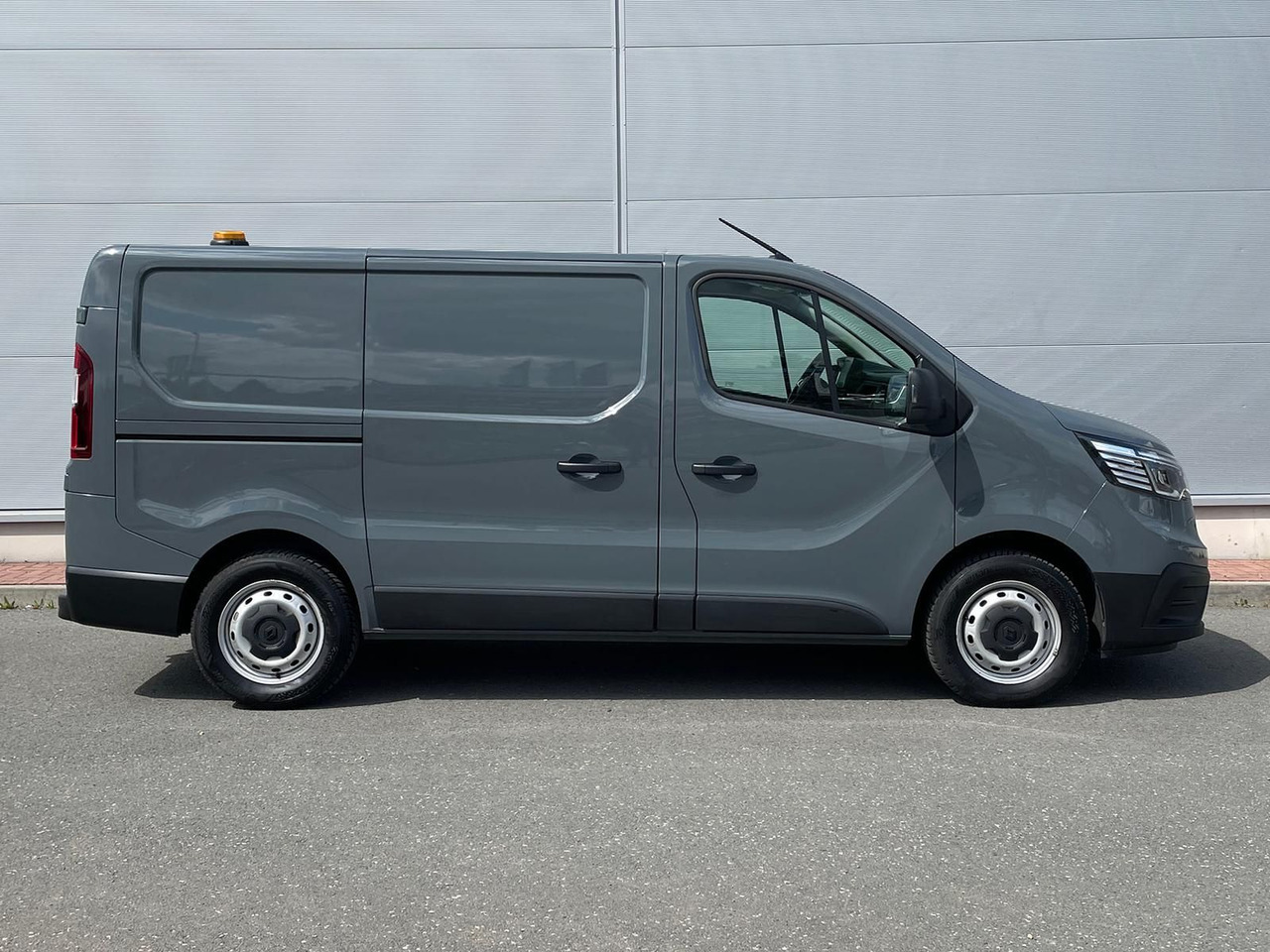 Renault Trafic Kasten RED EDITION L1H1 AHK LED DAB MFL - Passenger van: picture 5 Renault Trafic Kasten RED EDITION L1H1 AHK LED DAB MFL - Passenger van: picture 5