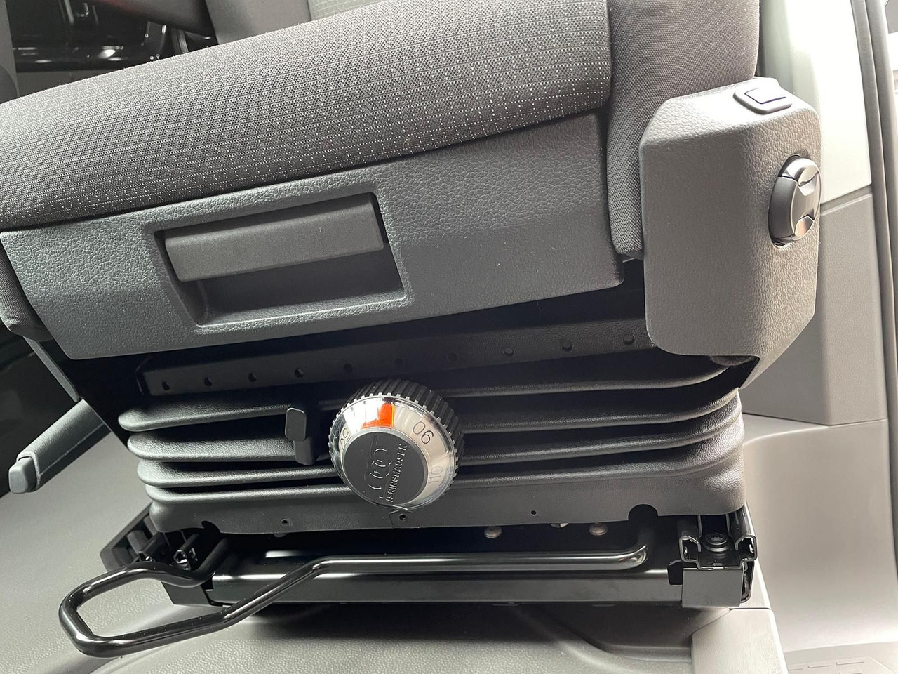 Van MAN TGE 3.180 BF 3 BEGLEITFAHRZEUG L3H3 NAVI LED: picture 18