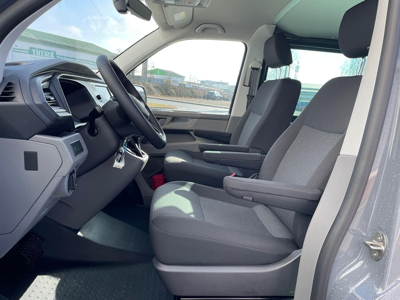 Volkswagen T6.1 Transporter Kasten 4M ACC PDC KAMERA STANDH - Passenger van: picture 3 Volkswagen T6.1 Transporter Kasten 4M ACC PDC KAMERA STANDH - Passenger van: picture 3