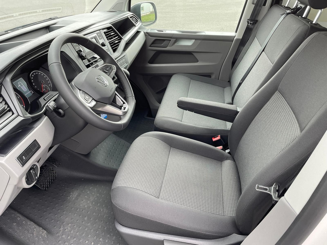 Panel van Volkswagen T6.1 Transporter Mixto lang 4M MFL LED TEMPOMAT: picture 12