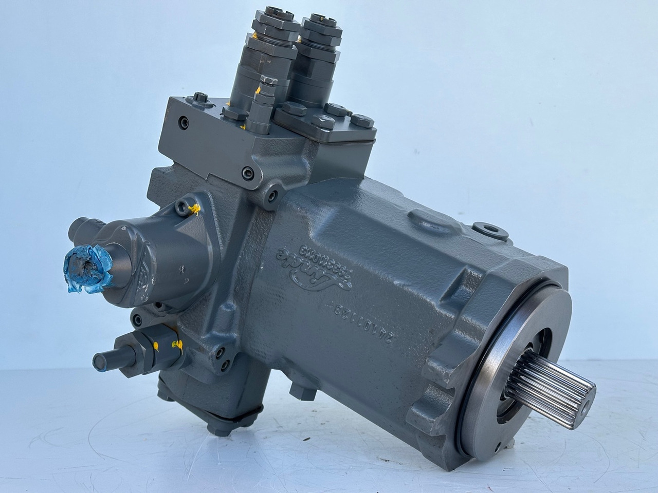 LIEBHERR - LINDE Original Hydromotor Typ:HMF75-02 2560 G 03 mit ID-Nr.10007106. A914 B-LI, A914 LI, A924 B-LI, A924 LI, MG15, MBG12, MG20, MFG10, BG12H #HYX293G00103# - Hydraulic motor for Wheel excavator: picture 3 LIEBHERR - LINDE Original Hydromotor Typ:HMF75-02 2560 G 03 mit ID-Nr.10007106. A914 B-LI, A914 LI, A924 B-LI, A924 LI, MG15, MBG12, MG20, MFG10, BG12H #HYX293G00103# - Hydraulic motor for Wheel excavator: picture 3