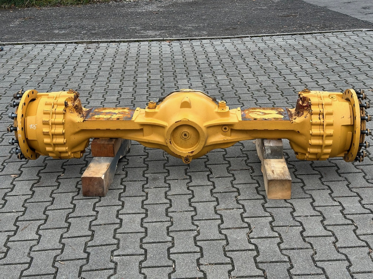 LIEBHERR Original Hinterachse-Planetenstarrachse Typ:MT-L3085. ID-Nr.10022957 – ID-Nr.10425800. L544-443, L544-445, L550-456, L554-453, L556-454. #10425800.1789310# - Rear axle for Wheel loader: picture 4 LIEBHERR Original Hinterachse-Planetenstarrachse Typ:MT-L3085. ID-Nr.10022957 – ID-Nr.10425800. L544-443, L544-445, L550-456, L554-453, L556-454. #10425800.1789310# - Rear axle for Wheel loader: picture 4