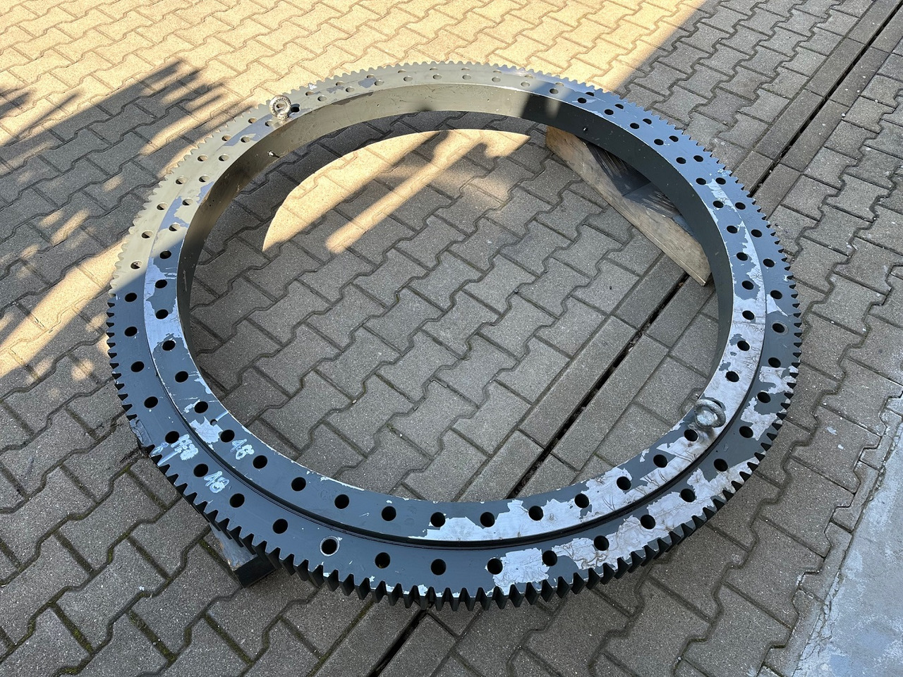 Liebherr Drehkranz - Kugeldrehverbindung Typ:KUD138 VA 002.  ID-Nr.982757001.  #159.10118# - Slewing ring for Construction machinery: picture 2 Liebherr Drehkranz - Kugeldrehverbindung Typ:KUD138 VA 002.  ID-Nr.982757001.  #159.10118# - Slewing ring for Construction machinery: picture 2