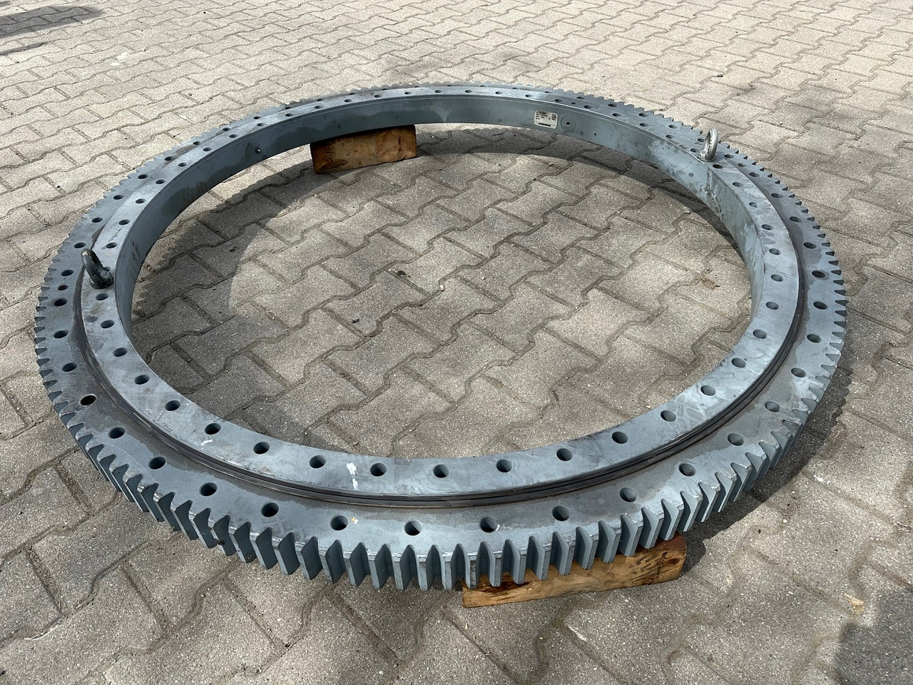Liebherr Drehkranz - Kugeldrehverbindung Typ:KUD75 VA 007.  ID-Nr.982860001.  #10014# - Slewing ring for Construction machinery: picture 1 Liebherr Drehkranz - Kugeldrehverbindung Typ:KUD75 VA 007.  ID-Nr.982860001.  #10014# - Slewing ring for Construction machinery: picture 1