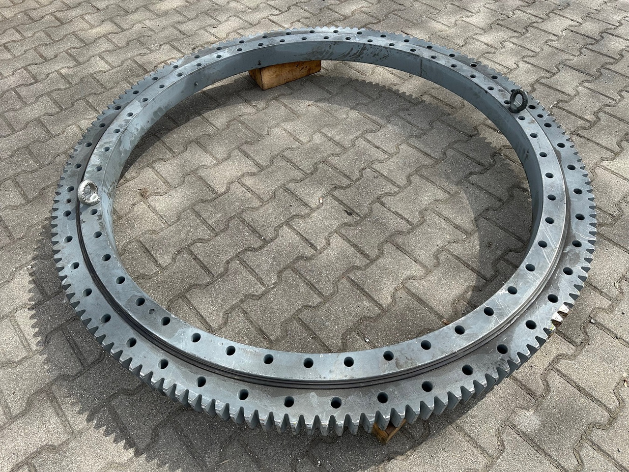 Liebherr Drehkranz - Kugeldrehverbindung Typ:KUD75 VA 007.  ID-Nr.982860001.  #10014# - Slewing ring for Construction machinery: picture 3 Liebherr Drehkranz - Kugeldrehverbindung Typ:KUD75 VA 007.  ID-Nr.982860001.  #10014# - Slewing ring for Construction machinery: picture 3